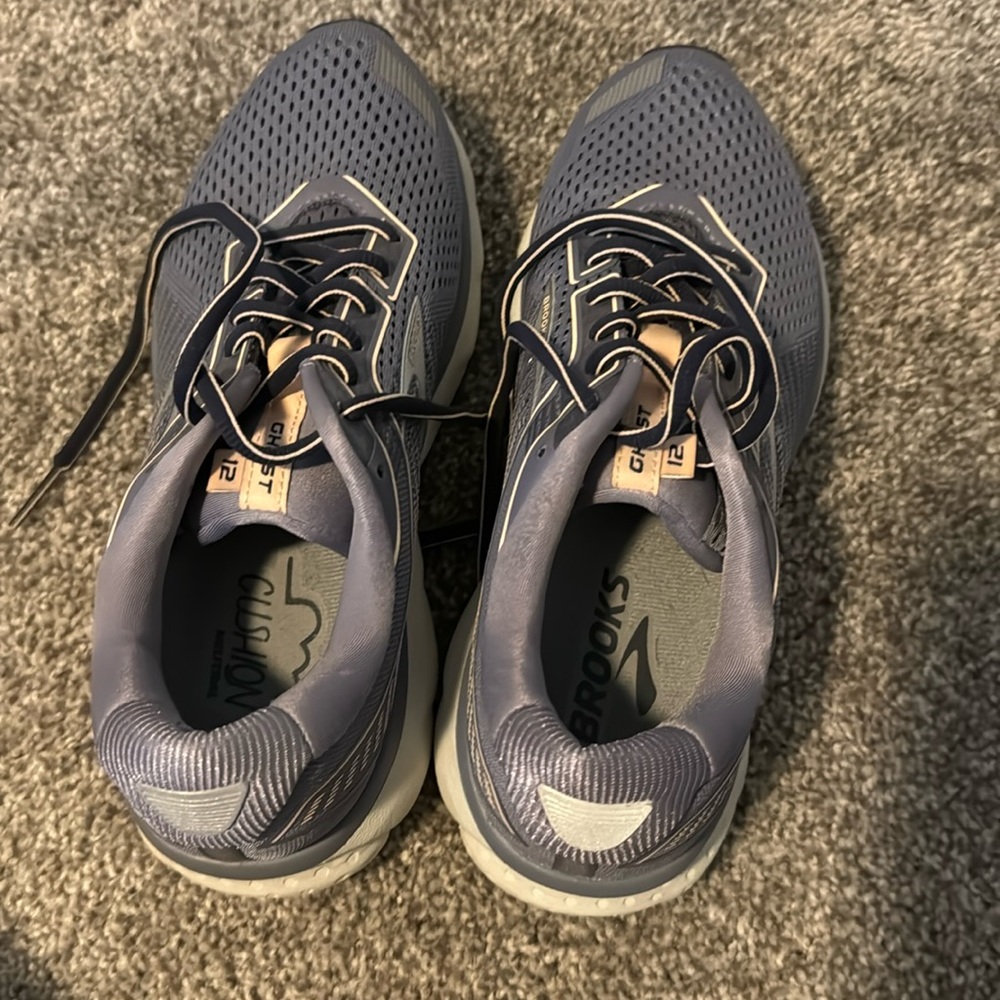 Brooks Ghost Size 8. Worn maybe once.